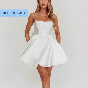 WHITE DRESS WITH BOW